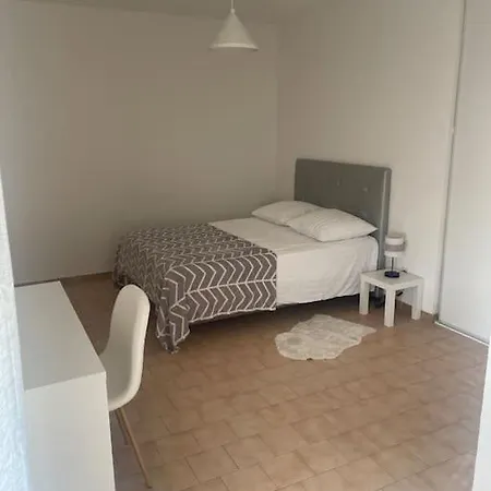 Appartement A 100 M De La Gare Port-de-Bouc Exterior photo